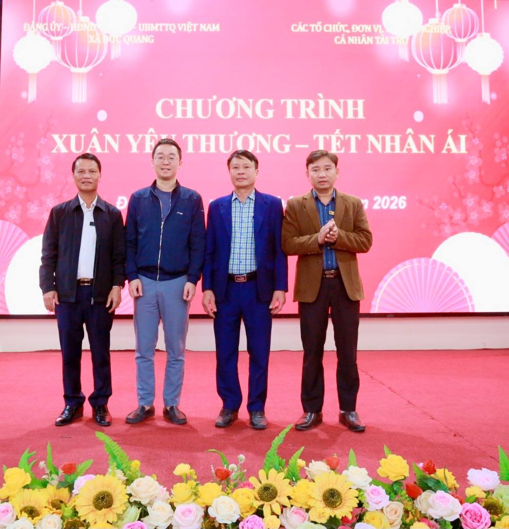 ĐỨC QUANG: GẦN 300 SUẤT QUÀ TRAO TẬN TAY CHO HỘ NGHÈO, HỘ CẬN NGHÈO VÀ HỘ KHÓ KHĂN TRONG CHƯƠNG TRÌNH “XUÂN YÊU THƯƠNG – TẾT NHÂN ÁI”