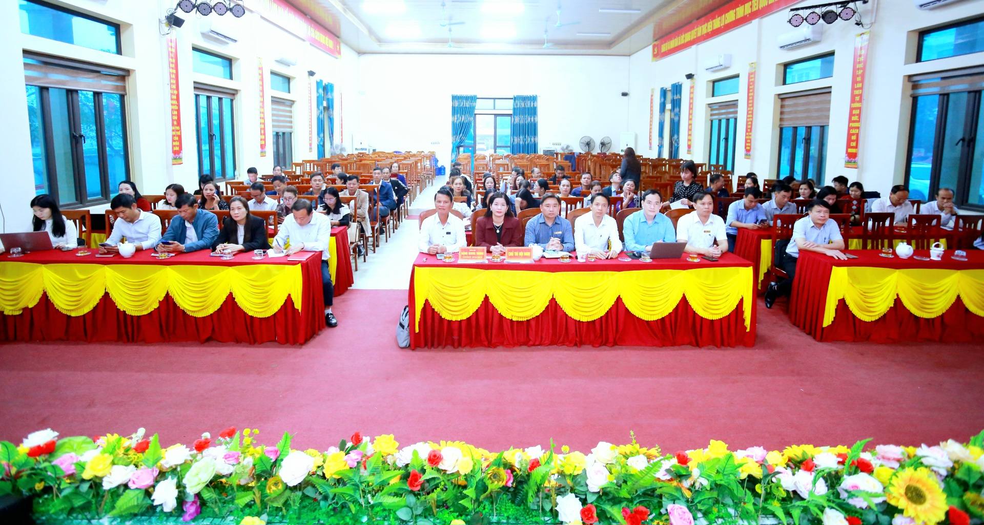 ĐỨC QUANG: TỔ CHỨC KẾT NỐI HỘI NGHỊ TOÀN QUỐC QUÁN TRIỆT NGHỊ QUYẾT CỦA BỘ CHÍNH TRỊ