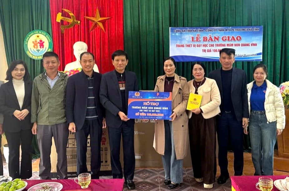 trao TB mầm non quang vĩnh.jpg