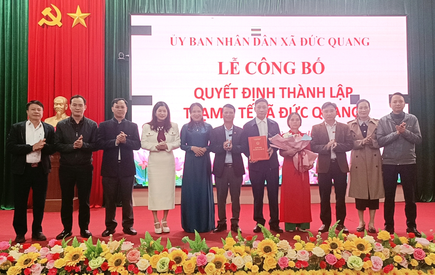 Công bố quyết định thành lập Trạm Y tế xã Đức Quang.