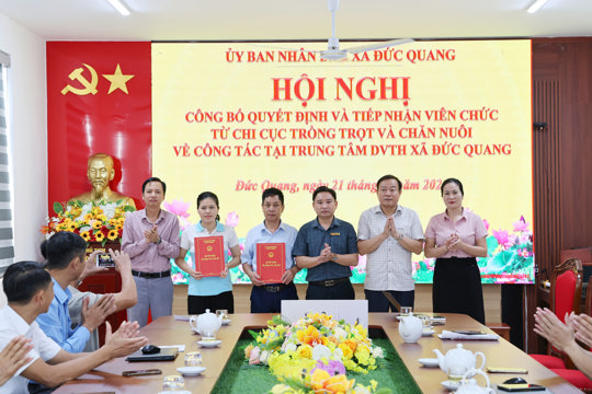 Đức Quang: Tiếp nhận 2 viên chức từ Chi cục Trồng trọt và Chăn nuôi đến công tác tại Trung tâm Dịch vụ tổng hợp