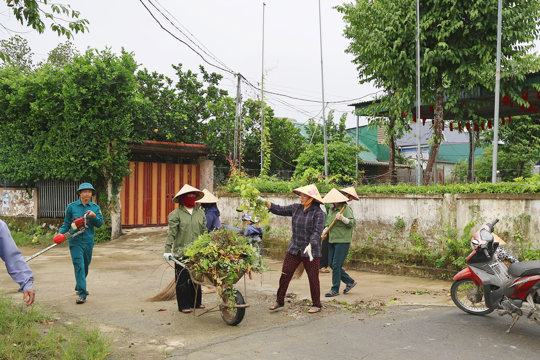 Nông dân thôn Đức Vĩnh hòa nhịp xây dựng NTM của quê hương 