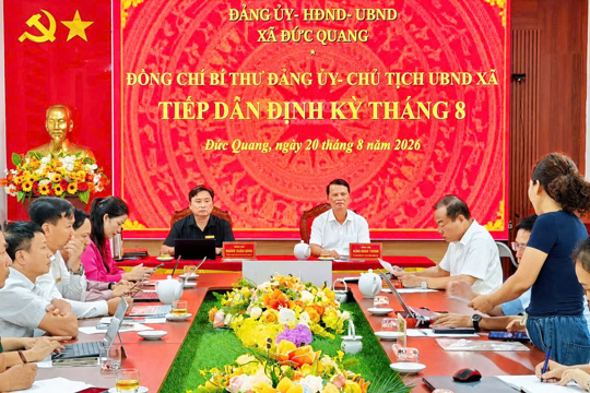 Lãnh đạo xã Đức Quang tiếp công dân định kỳ tháng 8
