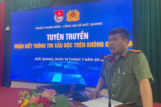 Công an xã - Đoàn Thanh niên phối hợp tuyên truyền nhận biết thông tin xấu đốc trên không gian mạng 