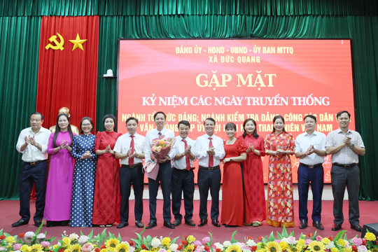 Đức Quang: Ấm áp buổi Gặp mặt kỷ niệm ngày truyền thống các cơ quan tham mưu giúp việc Đảng ủy và ngày thành lập Hội LHPN Việt Nam. 