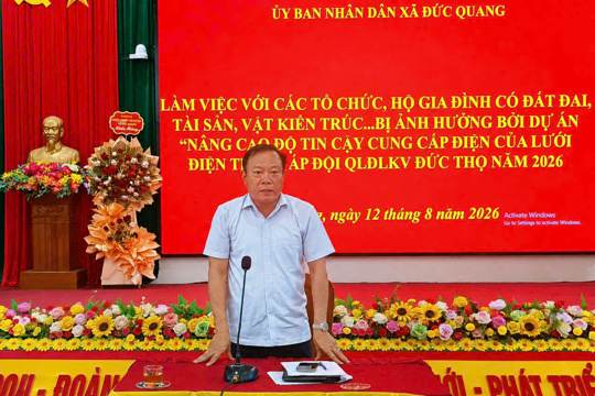 Đức Quang làm việc với các hộ dân bị ảnh hưởng bởi dự án nâng cao độ tin cậy cung cấp điện 