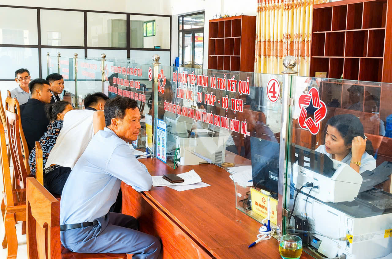 Xã Đức Quang triển khai mô hình “Dịch vụ công lưu động” – Đưa chính quyền đến gần dân hơn