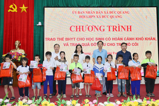 Đức Quang: Mang mùa trăng đến sớm cho trẻ em khó khăn