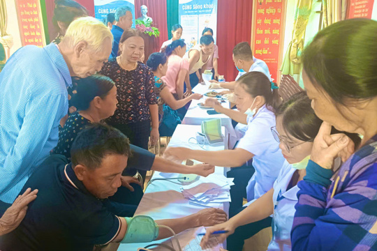 Trạm Y tế xã Đức Quang đặt mục tiêu khám, xét nghiệm sàng lọc miễn phí bệnh tăng huyết áp, đái tháo đường cho khoảng 4000 người dân từ 40 tuổi trở lên. 