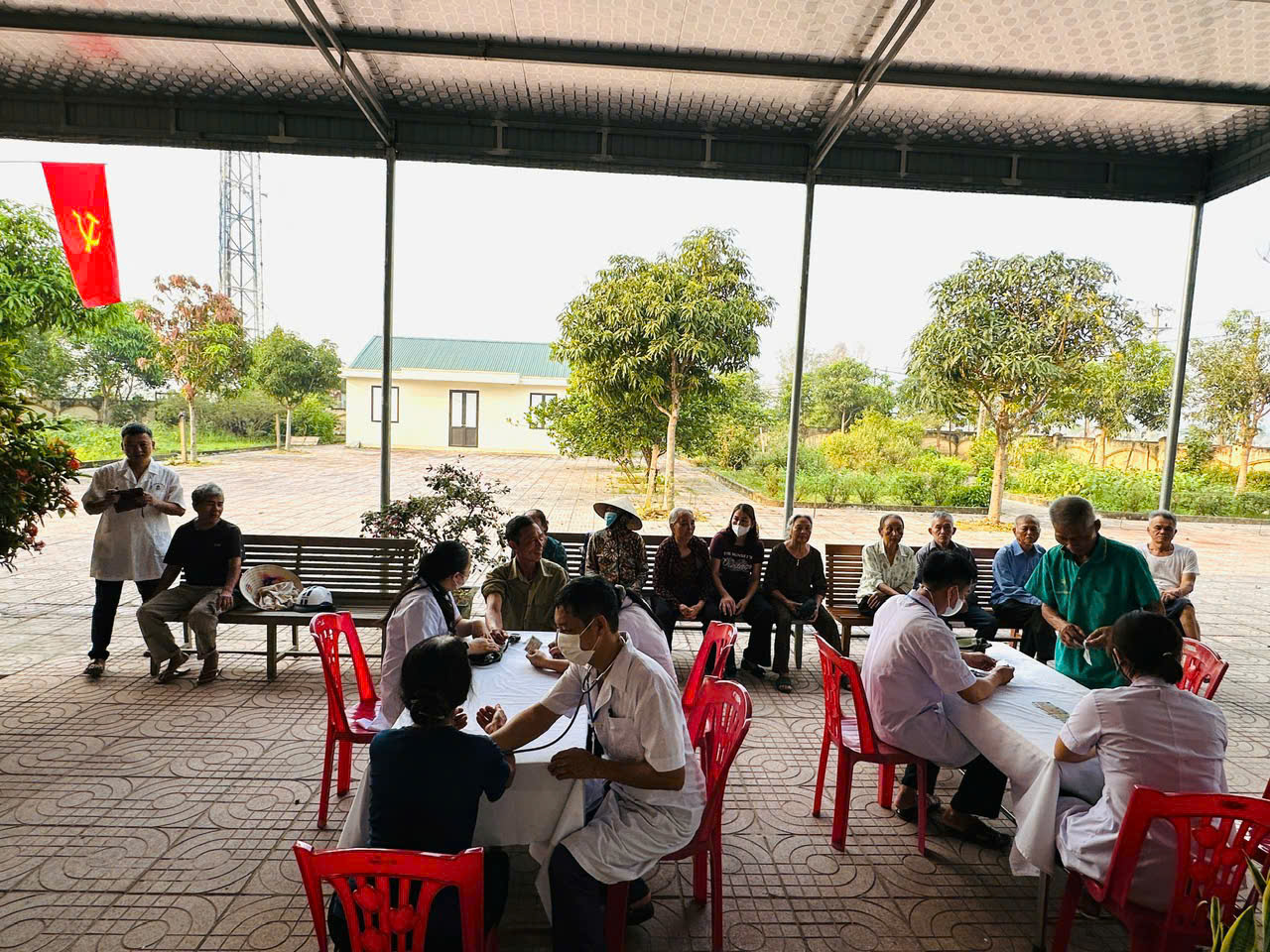 Trên 300 lượt người dân xã Đức Quang được khám sức khỏe miễn phí nhân ngày sức khỏe toàn dân năm 2026 